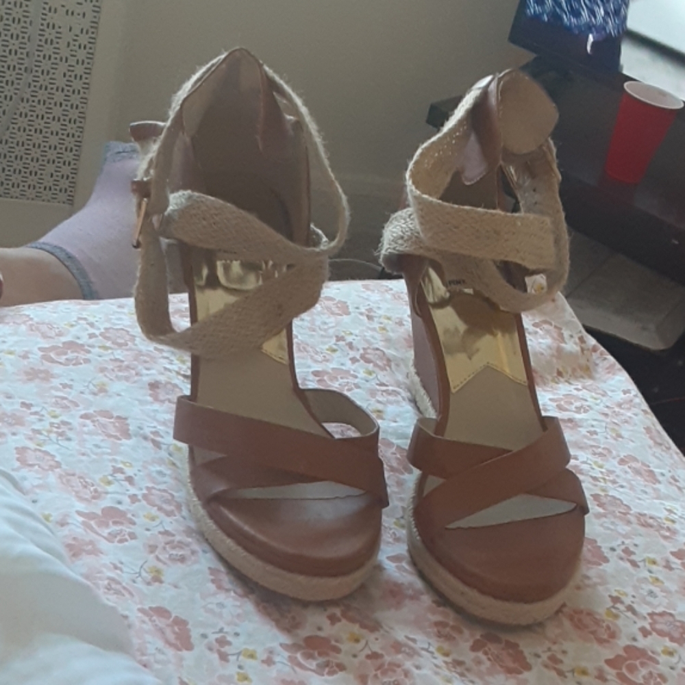 Tan Wedge - Picture 2 of 2